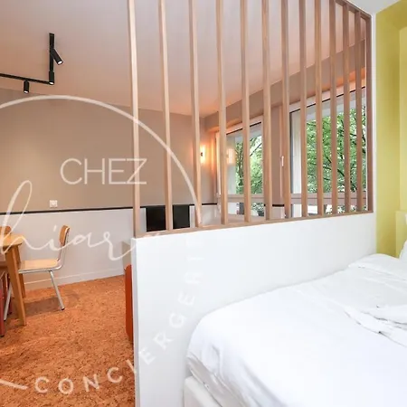 Trendy And Modern - Canal Saint Martin Apartment Paris